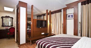 Oyo Premium Pitampura Hotel New Delhi Exterior photo